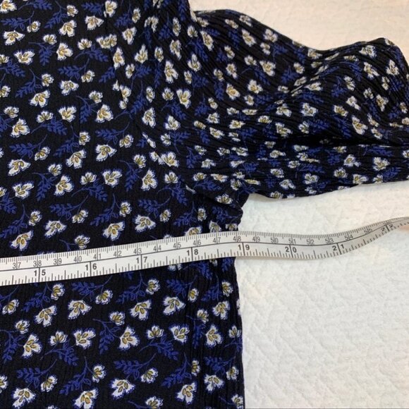 𝅺gap💐shirred Black Floral 3/4 Length Sleeve Top Sz Small - Picture 8 of 8